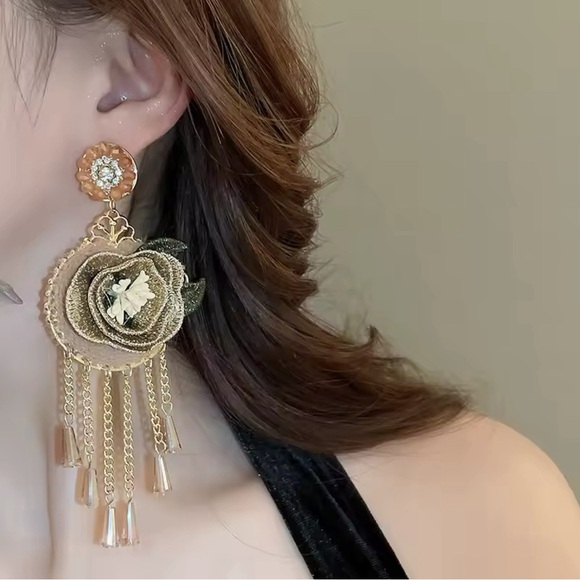 2/$30🌵Rustic French Country Flower Earrings Long Beaded Tassel Floral NEW - Picture 1 of 12